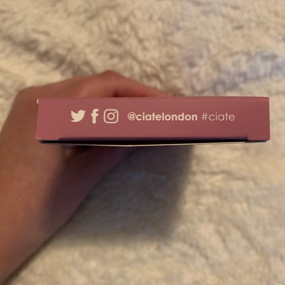 NIB Ciate London Velvet Palette 12 Shadow Set - Picture 4 of 6